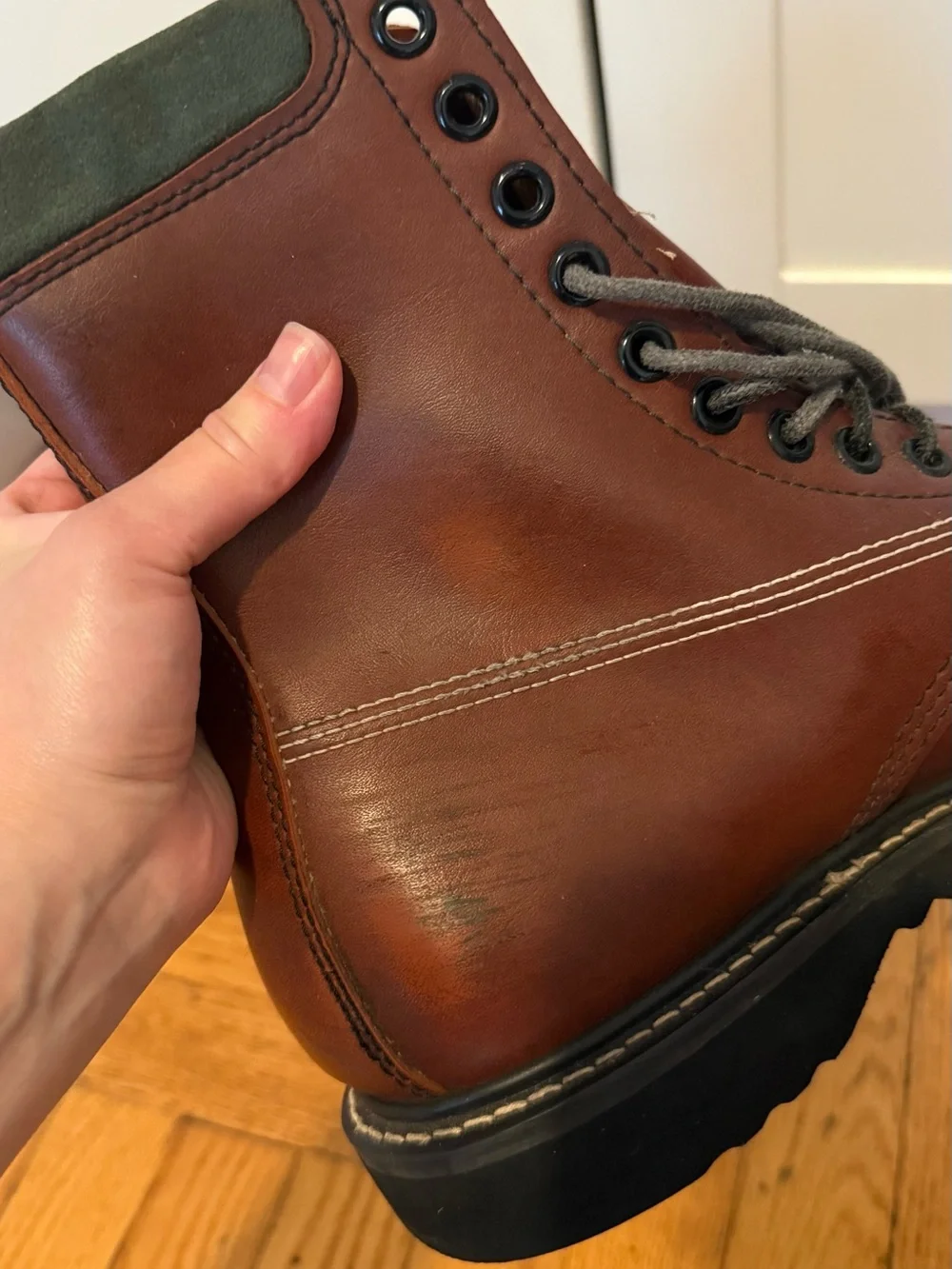 Brown Leather Insulated Work Boots Men’s size 9.5 Lace up Round Toe
